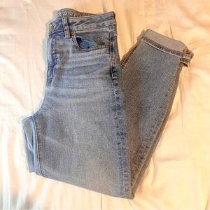 AMERICAN EAGLE STRETCH MOM FIT JEANS